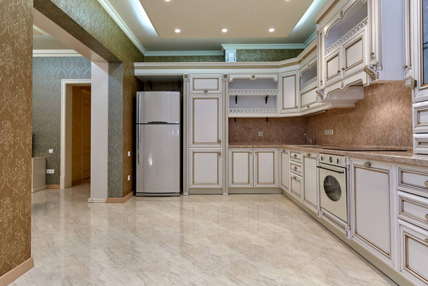 cozinha com eletrodomésticos e um belo interior - Foto, Imagem