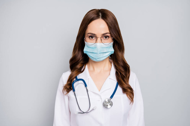 Close-up portrait of her she nice attractive skilled expert wavy-haired doc phonendoscope stethoscope center clinic disease sickness illness isolated over grey pastel color background - Foto, imagen