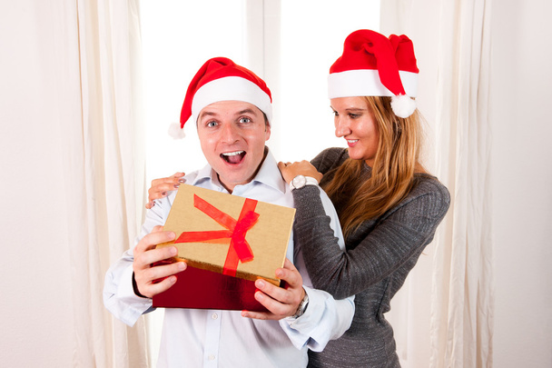 romantická krásná žena dávat vánoční dárek - Fotografie, Obrázek