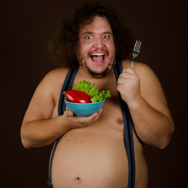 Funny fat man on a diet. - Foto, afbeelding