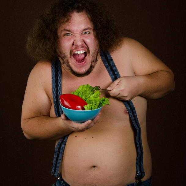 Vicces kövér ember diétázik.. - Fotó, kép