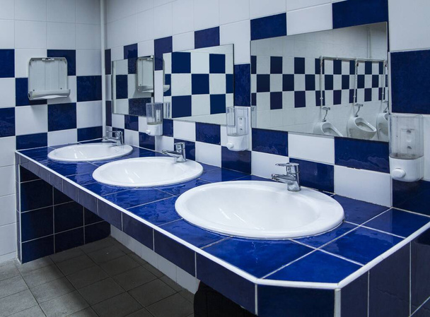 Modern Public Bathroom with blue white tiles - Foto, Imagem