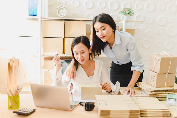 Asian women are business owners, sme entrepreneurs start up  small businesses. Checking stock to send customers in the home office. Startup the business sme concept. - Foto, immagini