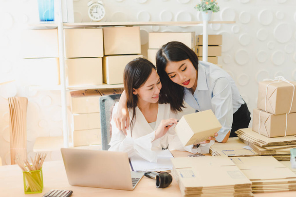 Asian women are business owners, sme entrepreneurs start up  small businesses. Checking stock to send customers in the home office. Startup the business sme concept. - Φωτογραφία, εικόνα