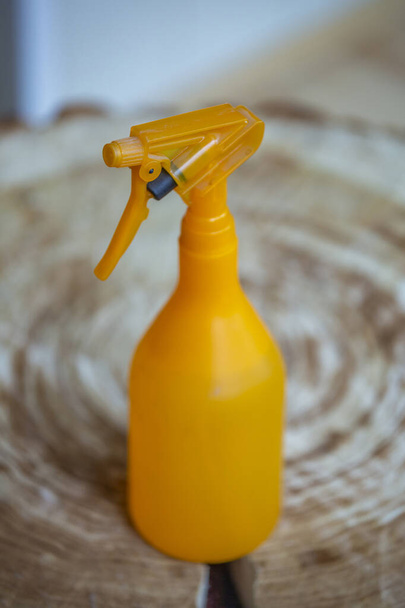 Пластиковый распылитель для антисептиков, противомикробных смесей и моющих жидкостей
 - Фото, изображение