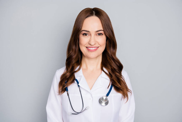 Photo of attractive doc practitioner lady patients consultation beaming smiling reliable person virology clinic wear white lab coat stethoscope isolated grey color background - Foto, immagini