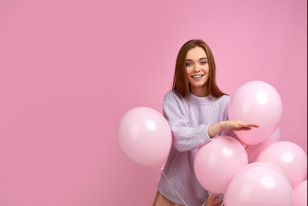 birthday girl posing with balloons - Valokuva, kuva