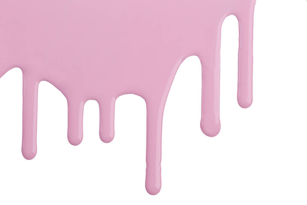 Розовая капающая краска на белом фоне
 - Фото, изображение