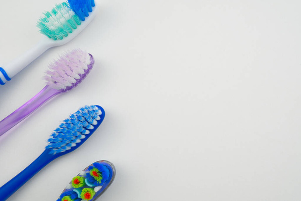 flat lay of toothbrushes on white background with copy space - Zdjęcie, obraz