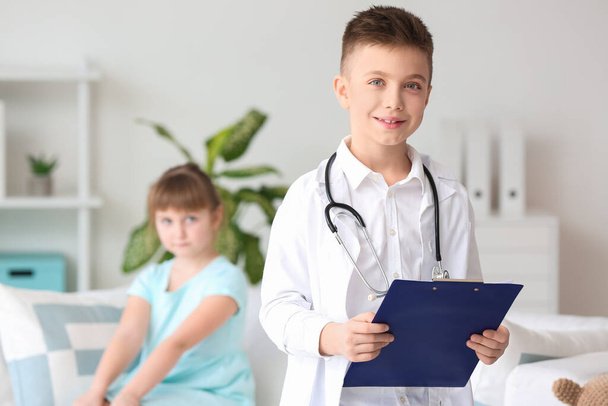 Cute little doctor with patient in clinic - Photo, Image