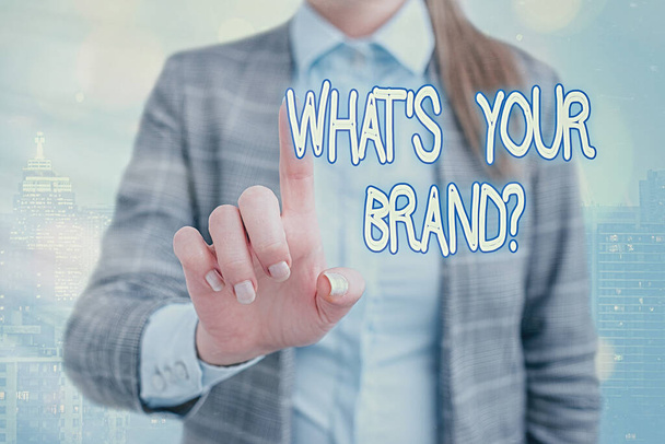 Handschriftliches Textschreiben What Your Brand Question. Konzept bedeutet Fragen nach dem Produkt-Logo oder dem, was Sie kommunizieren. - Foto, Bild