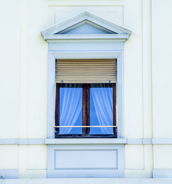 kaunis ikkuna historiallisen rakennuksen tärkeää historiaa, taidetta ja arkkitehtuuria
 - Valokuva, kuva