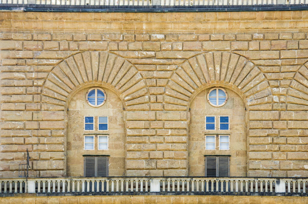 hermosa ventana del edificio histórico importante para la historia, el arte y la arquitectura
 - Foto, imagen