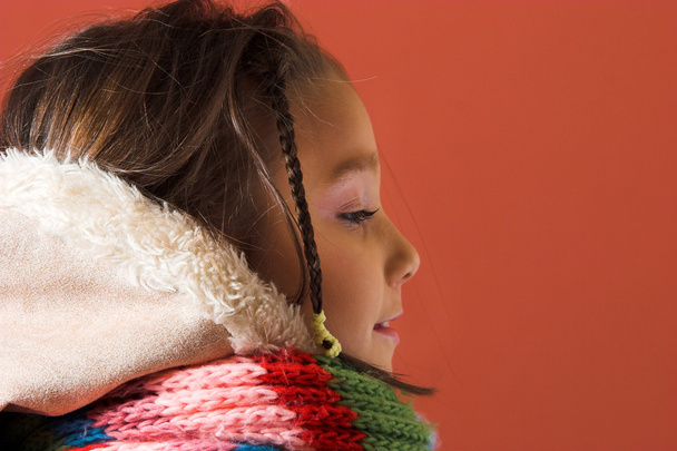 Дитина з пальто і шарф
 - Фото, зображення