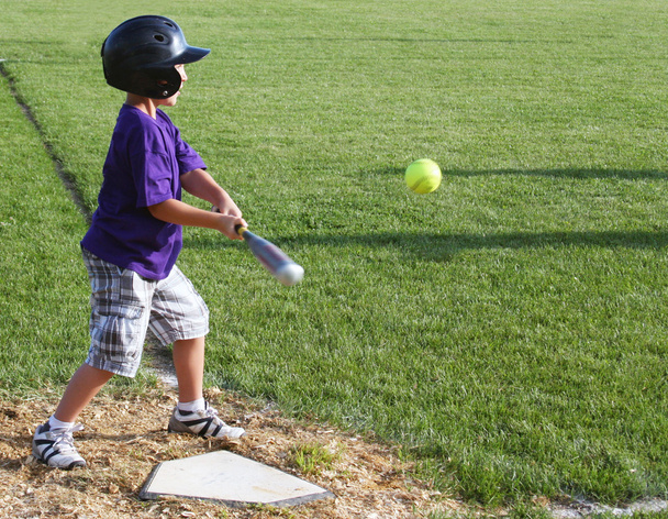 Hitting the baseball - Foto, imagen