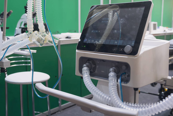 Umělé plicní ventilační přístroje v nemocničním detailu. Zdravotnické vybavení - Fotografie, Obrázek