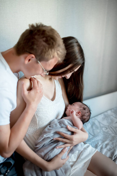 Newborn baby with mom and dad at home - Foto, Bild