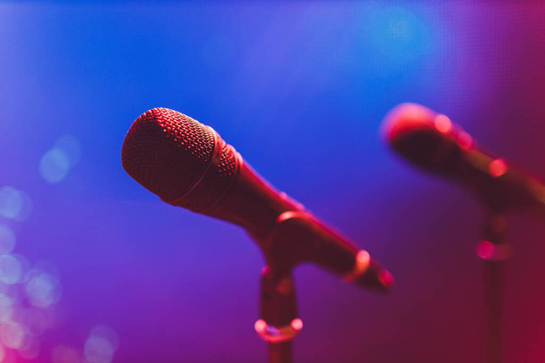 Close up of microphone on stage in audience room blur background. - Zdjęcie, obraz