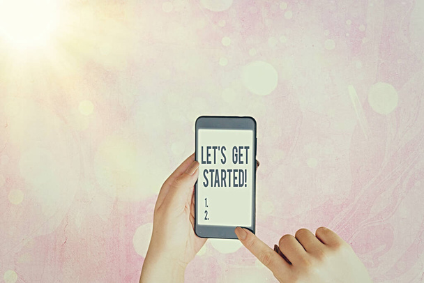 Note d'écriture montrant Let Get Started. Photo d'affaires montrant encourager quelqu'un à commencer à faire quelque chose
. - Photo, image