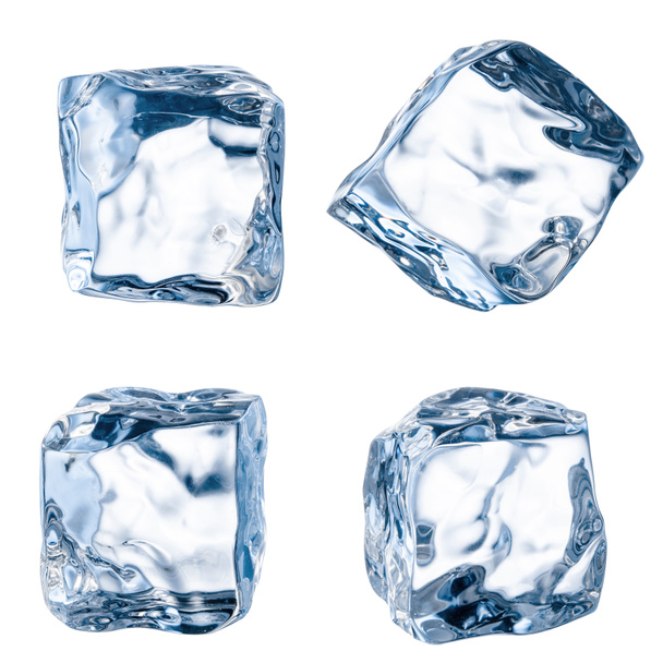Cubi di ghiaccio su fondo bianco. Il file contiene il percorso da tagliare
. - Foto, immagini