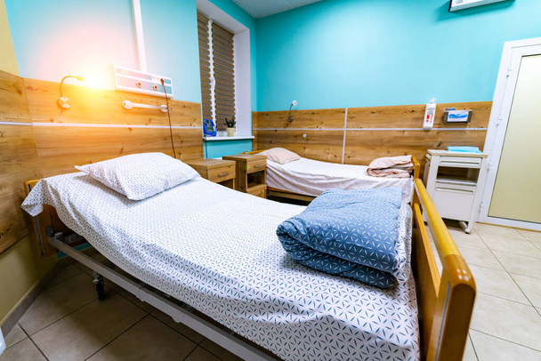 VINNITSA-UKRAINE JUNE 2019: Comfortable medical facilities in a modern hospital. Bed in hospital room. - Zdjęcie, obraz