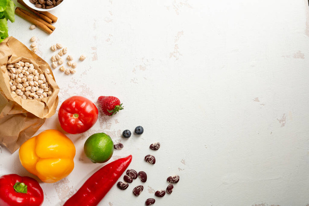 Zdravé potraviny top pohled na bílém pozadí - Fotografie, Obrázek