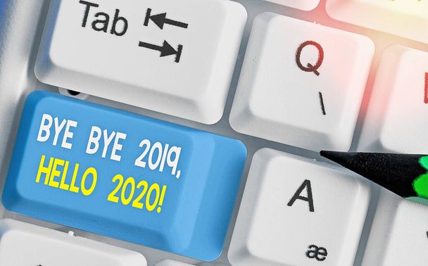Szöveg jel mutatja Bye Bye 2020 Hello 2020. Fogalmi fotó búcsút mond a tavalyi évnek, és üdvözöl egy másikat.. - Fotó, kép