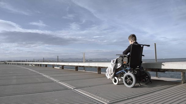 Disabilità e solitudine
 - Foto, immagini