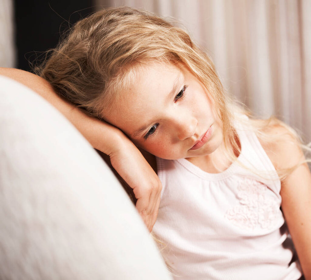 Sad little girl at home - Foto, Imagen