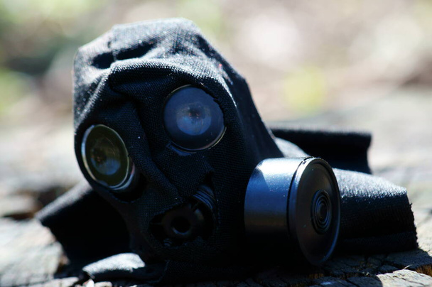 Old gas mask close-up. Environmental protection. - Foto, afbeelding
