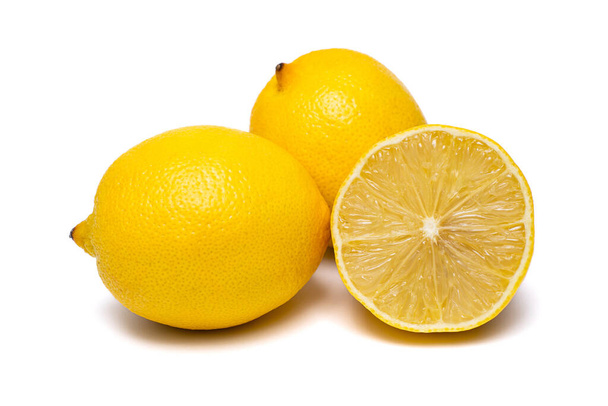 Limones sobre fondo blanco
 - Foto, imagen