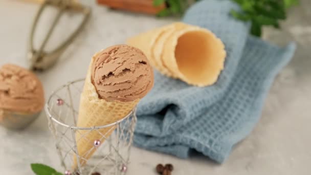 Delizioso gelato al caffè per dessert
 - Filmati, video