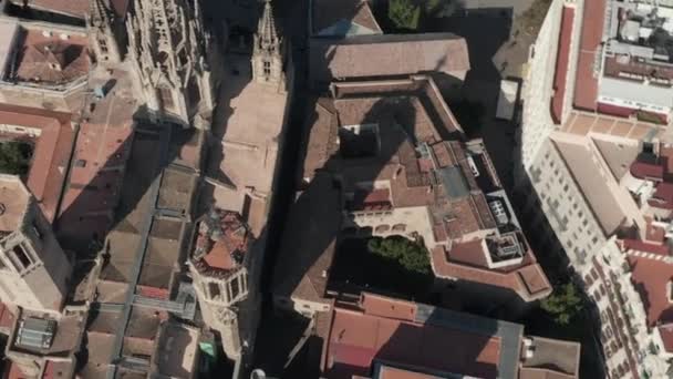 AERIAL: Flight over Barcelona Church  - Metraje, vídeo