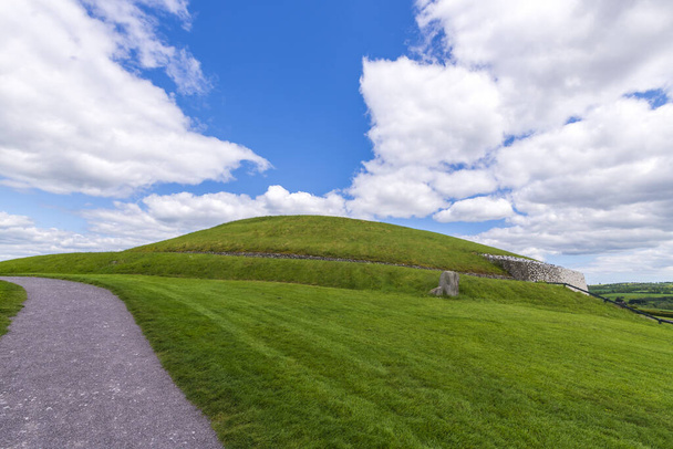 Всемирное наследие ЮНЕСКО на Newgrange в Ирландии
 - Фото, изображение