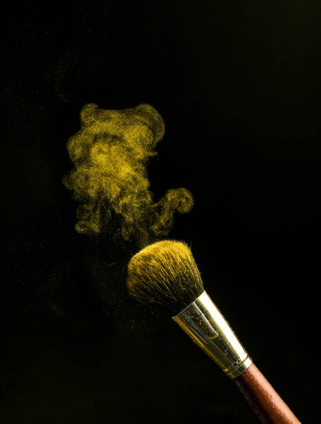 brushes for make-up with bright colors - Foto, afbeelding