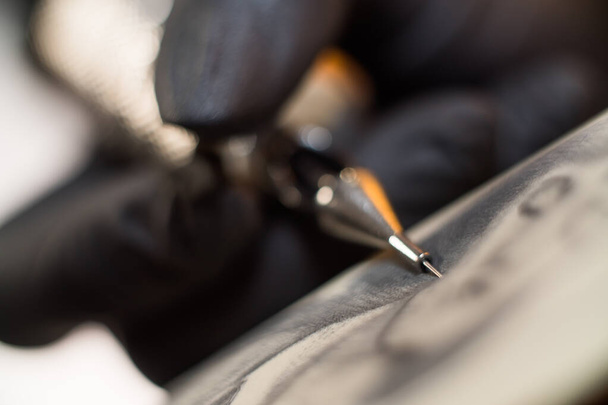 train to do tattoo training permanent imitation leather - Фото, изображение