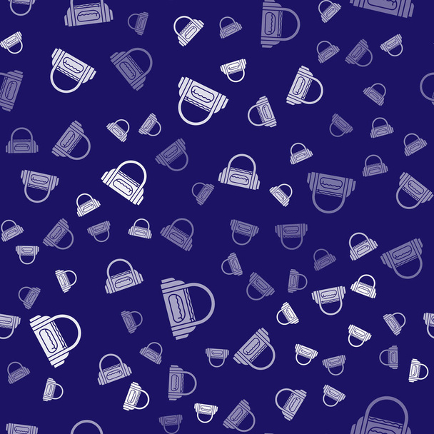 Λευκή Sport τσάντα εικονίδιο απομονωμένη αδιάλειπτη μοτίβο σε μπλε φόντο. Εικονογράφηση διανύσματος - Διάνυσμα, εικόνα