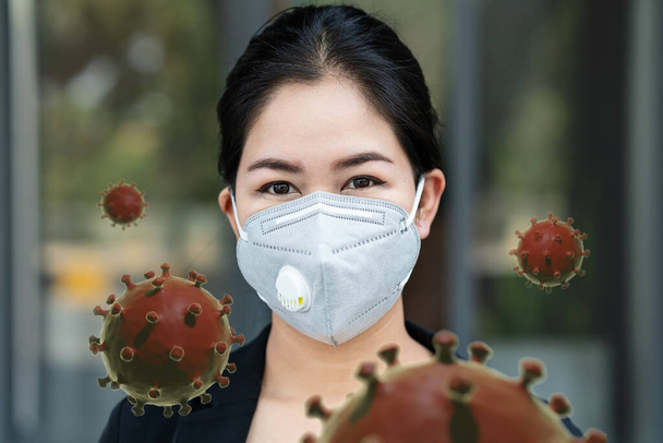 Cabeza de mujer asiática con máscara facial saludable proteger el virus corona. El brote de coronavirus 2019-20 es un brote continuo de enfermedad por coronavirus 2019 (COVID-19) que se ha propagado al mundo
 - Foto, Imagen