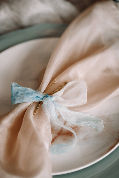 Elegant looking silk ribbon focus view on the plate with fabric cloth made of wool. Perfect props for table photography decoration. Use to wedding and other special occasion. - Foto, Bild