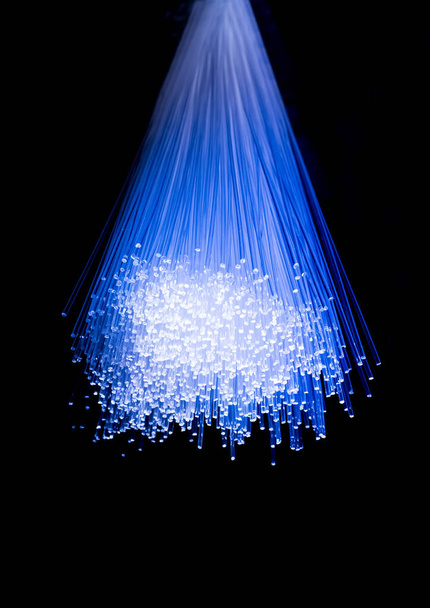cabo de rede de fibra óptica para comunicações de internet ultra rápidas - Foto, Imagem