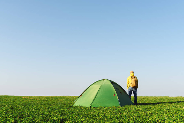 Tourist near his tent - Фото, зображення