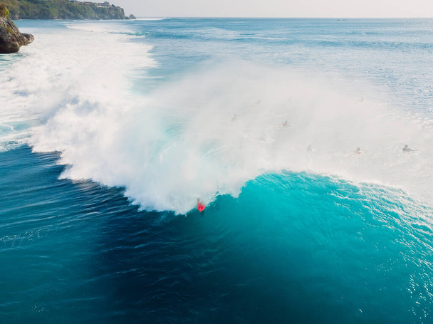 Aerial view of surfing at barrel waves. Blue waves and surfers in ocean - Φωτογραφία, εικόνα