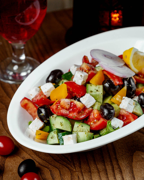 greek salad on the table - Foto, Bild