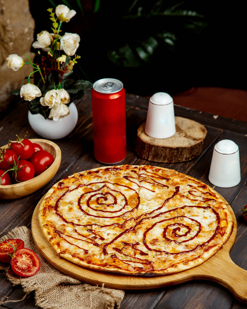 crispy pizza with cheese and barbecue sauce - Fotografie, Obrázek