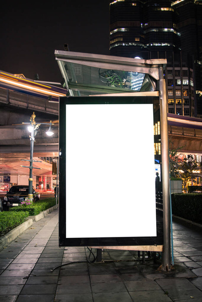 Blanco advertentie op straat voor reclame, Billboard, banner. - Foto, afbeelding