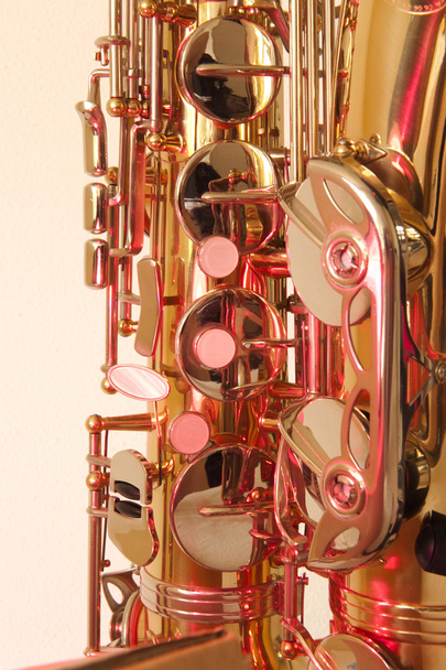 Saxofone tenor de bronze em close-up
 - Foto, Imagem