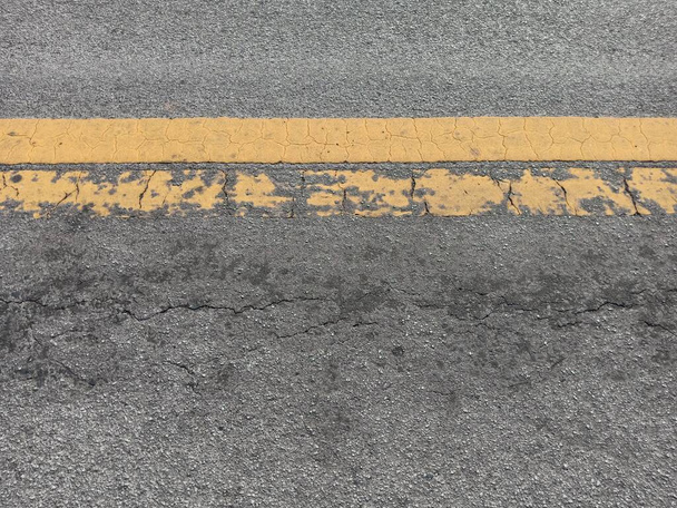 Estradas de asfalto na Tailândia e linhas de tráfego amarelas
 - Foto, Imagem