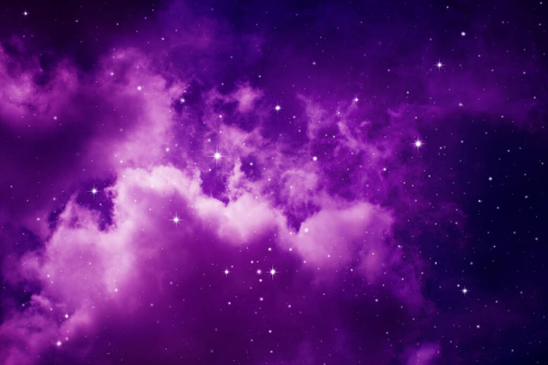 Простір нічного фіолетового неба з хмарою і зірками
. - Фото, зображення