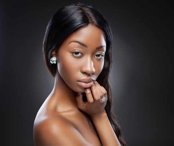 Young black woman with long hair - Zdjęcie, obraz