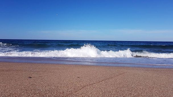 Ocean fala morska na piaszczystej plaży  - Zdjęcie, obraz